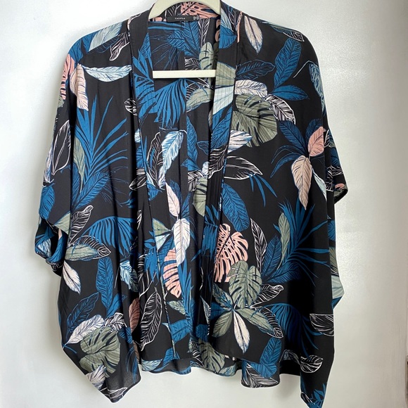 *SOLD* [NWoT] Aritzia Talula FAWKNER Blouse - Picture 2 of 11